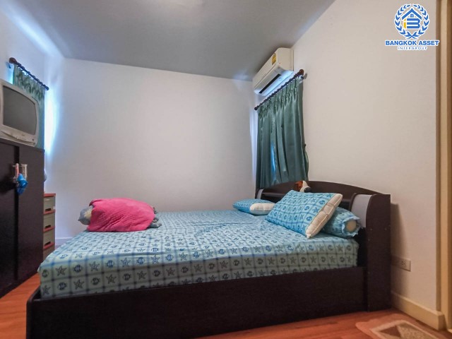 *****บ้านเดี่ยวมือสองสมุทรปราการ ม.พฤกษ์ลดา ประชาอุทิศ90 เนื้อที่กว้างขวางมากถึง 50.40 ตร.ว. ฟังก์ชัน 3 ห้องนอน 3 ห้องน้ำ ที่จอดรถ 2 คัน สภาพสวย แถมฟรี! เฟอร์นิเจอร์ทั้งหลัง ลากกระเป๋าพร้อมเข้าอยู่ได้เลย โครงการตั้งบนทำเลแห่งการเดินทาง เชื่อมต่อถนนประชาอุทิศ-วัดคู่สร้าง ถนนสุขสวัสดิ์ ใกล้ทางหลวงพิเศษหมายเลข9 จองเลย!